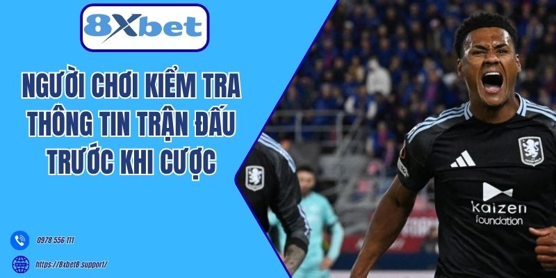 Người chơi kiểm tra thông tin trận đấu trước khi cược 